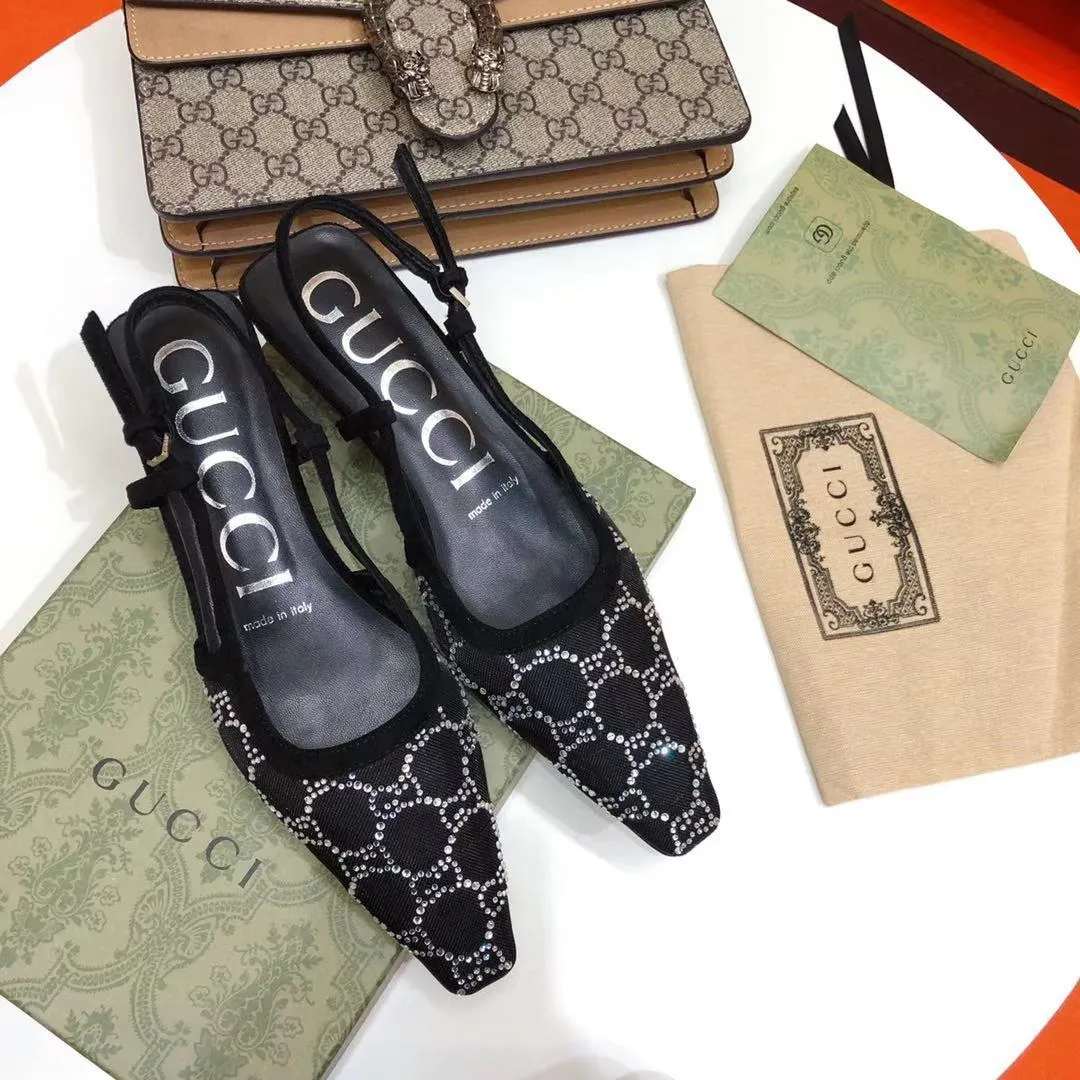 👟👟Ex-factory price 460👟👟 Gucci & Vintage 2025 spring new style second-hand original fabric/hot diamond mesh sandals, this series of sandals are so beautiful, you must buy them, Vintage things are like this, the longer they are, the more they taste👍🏻They are very elegant on the feet. Upper: Original Logo fabric Foot pads: Sheepskin Heel height: 4.5cm Sole: Genuine leather outsole Size: 34-41 (40 and 41 custom-made, non-refundable and non-exchangeable, with full set of packaging)